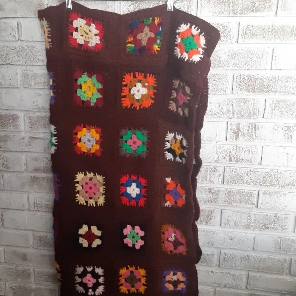 Vintage Handmade Flower Block Afghan on Chocolate READ